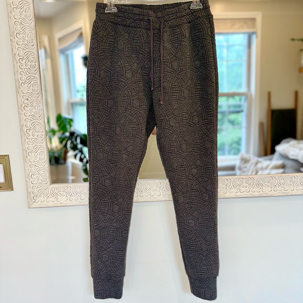 Fabletics Textured Design Gray Drawstring Joggers… - image 5